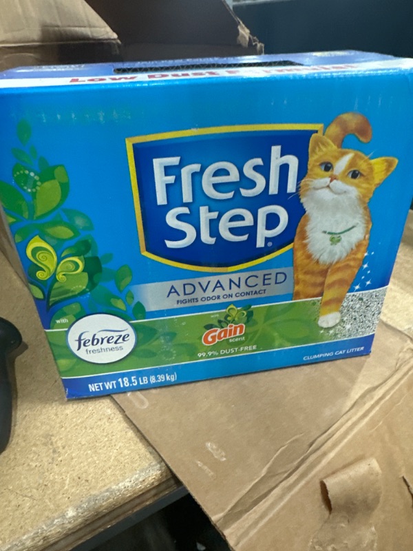 Photo 2 of Fresh Step Advanced Refreshing Gain Scented Clumping Clay Cat Litter, 18.5-lb box, 