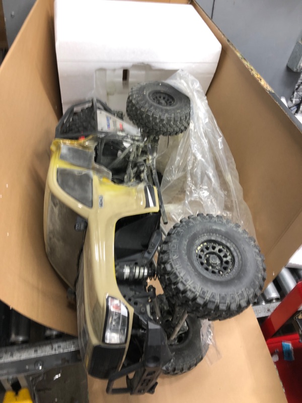 Photo 4 of Axial RC Crawler 1/6 SCX6 Trail Honcho 4 Wheel Drive RTR (Transmitter and Receiver Included, Battery and Charger Not Included), Sand, AXI05001T2, Trucks Electric