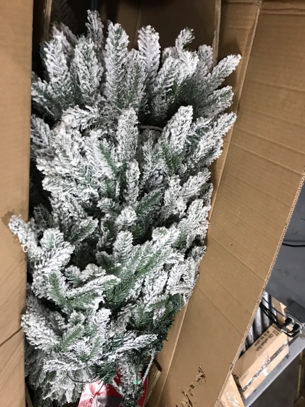 Photo 3 of [ Very Thick & Realistic Feel ] 6 Ft Pre-lit Snow Flocked Artificial Full Christmas Tree,965 PE & PVC Branch Tips,340 Warm White Lights,Heavily Flocked,Metal Stand UL Plug Hinged Xmas Tree Decor 6 feet