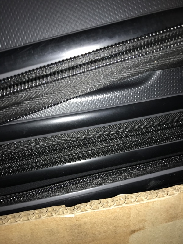 Photo 5 of ***USED - DAMAGED - DENTS - SCRATCHED - SEE PICTURES***
Samsonite Winfield 3 DLX Hardside Expandable Luggage with Spinners