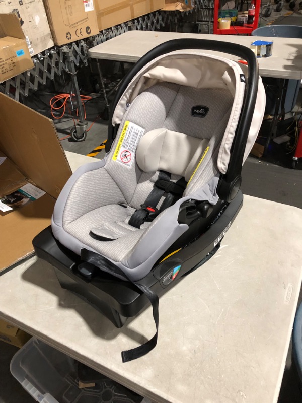 Photo 2 of ***USED - HAS A SLIGHT SMELL***
Evenflo LiteMax Infant Car Seat, 18.3x17.8x30 Inch (Pack of 1)