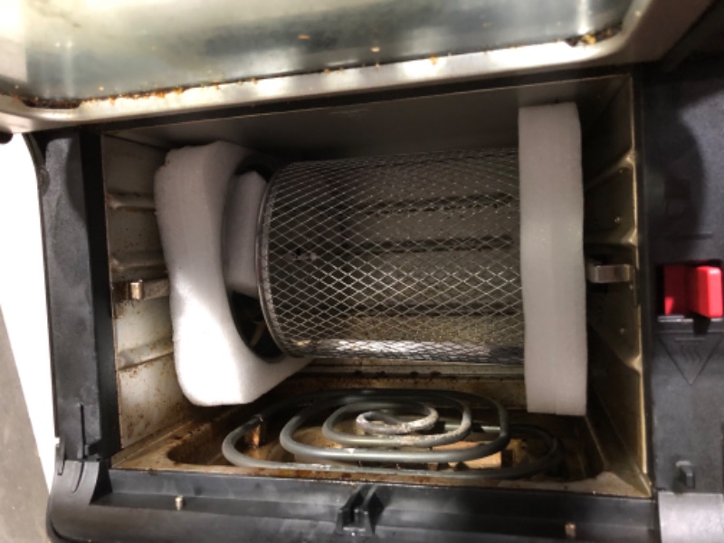 Photo 5 of ***HEAVILY USED AND DIRTY - DAMAGED - SEE PICTURES***
Instant Vortex Plus Air Fryer Oven 7 in 1 with Rotisserie, with 6-Piece Pyrex Littles Cookware