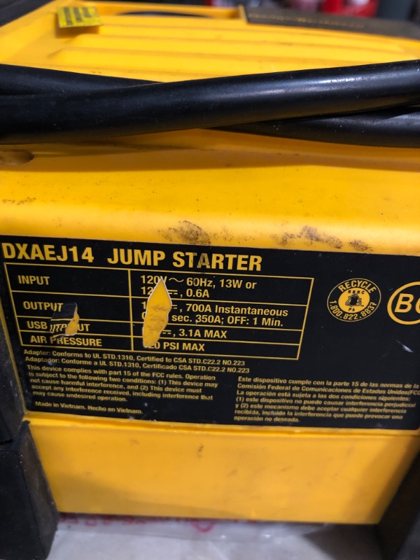Photo 4 of * used * screen does not power on * see images * 
DEWALT DXAEJ14-Type2 Digital Portable Power Station Jump Starter - 1600 Peak Amps with 120 PSI Compressor