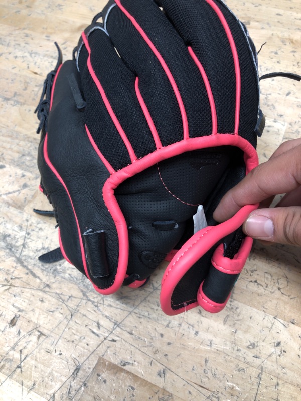 Photo 3 of **NOTES** WILSON 2022 Flash Fastpitch Softball Glove Series