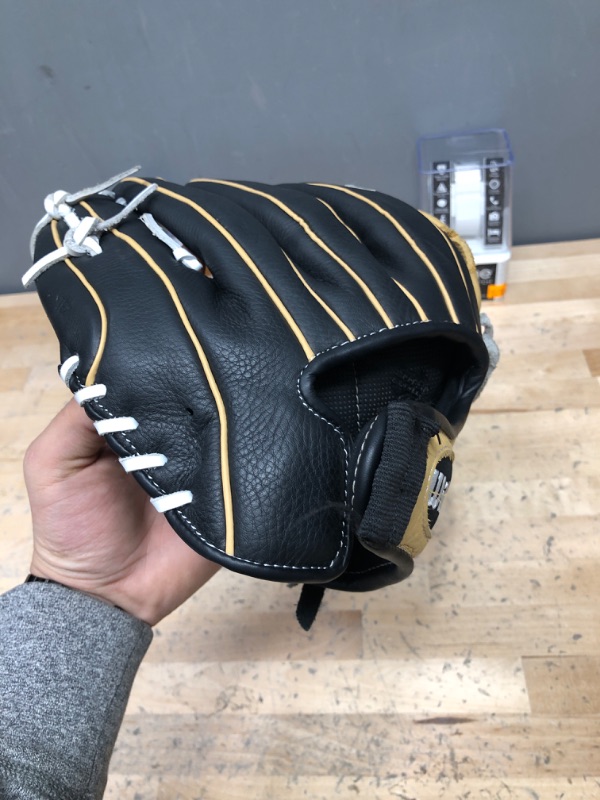 Photo 3 of * used *
WILSON 2022 A550 Siren Fastpitch Softball Glove Series Right Hand Throw 12.5" Black/Blonde/White
