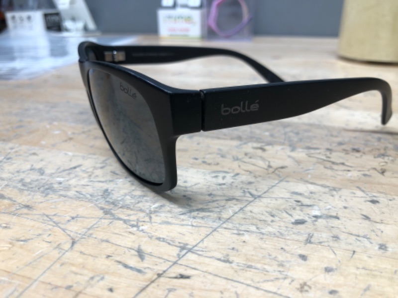 Photo 2 of * used * minor scratches on lenses *
Bolle Digit Polarized Sunglasses Color: Matte Black


