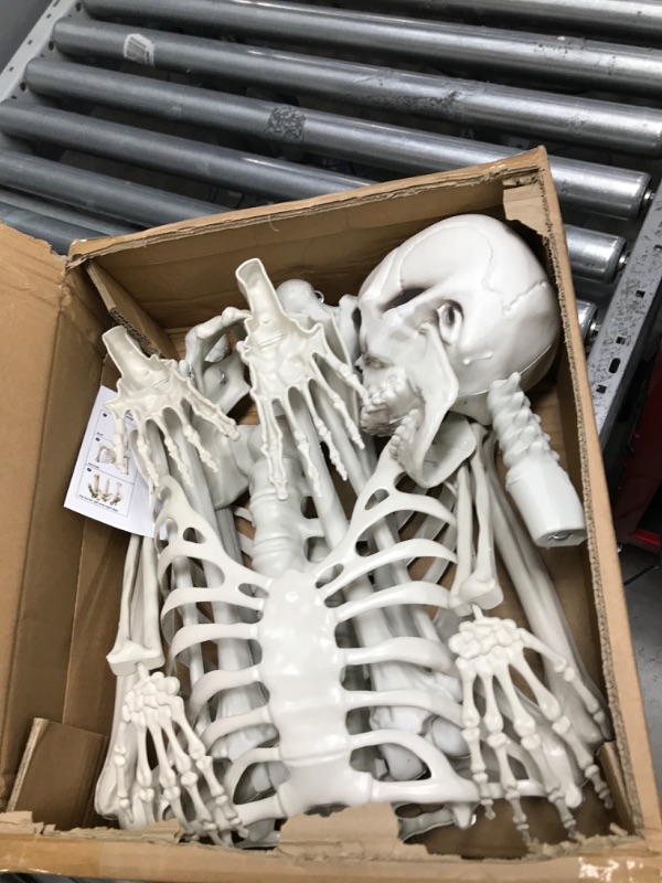 Photo 2 of 5.4ft/165cm Halloween Skeleton, Halloween Plastic Human Realistic Skeletons Life Size Full Body Bones with Movable Joints for Halloween Props Spooky Scene Party Decoration 5.4ft Halloween Skeleton