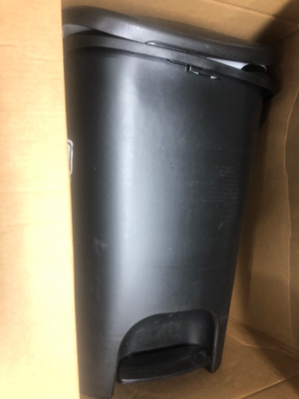 Photo 1 of * damaged * see images *
Rubbermaid Classic 13 Gallon Step-On Trash Can with Lid, Black Waste Bin for Kitchen Black Step On