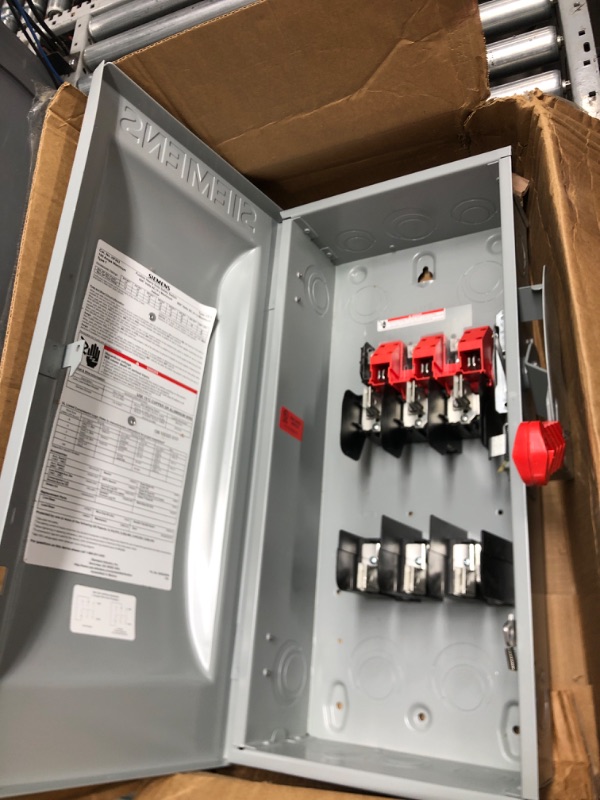Photo 1 of Siemens HF363 100-Amp 3 Pole 600-volt 3 Wire Fused Heavy Duty Safety Switches