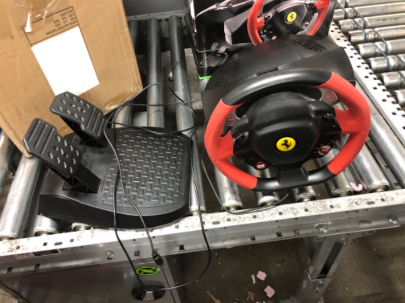 Photo 3 of **Incomplete**Thrustmaster Ferrari 458 Spider Racing Wheel for Xbox One