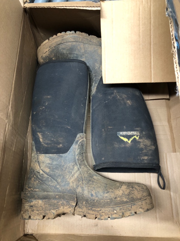 Photo 1 of Very used work boots (unknown size)