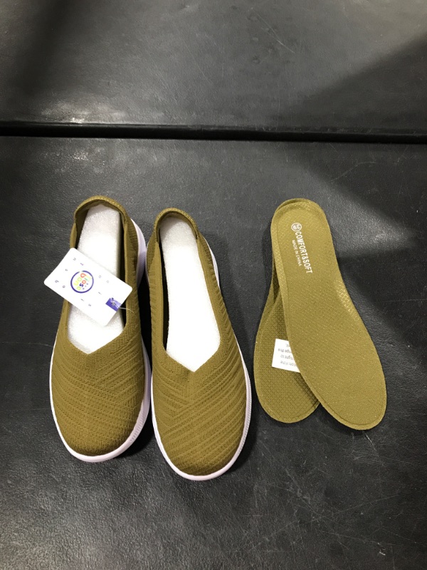 Photo 1 of (8) Women's Slip on Flat Shoes GREEN