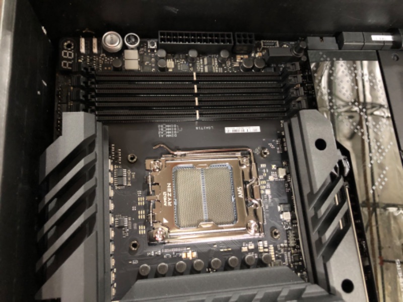 Photo 4 of ROG CROSSHAIR X670E HERO (Socket AM5) USB-C Gen2 AMD Motherboard with LED Lighting