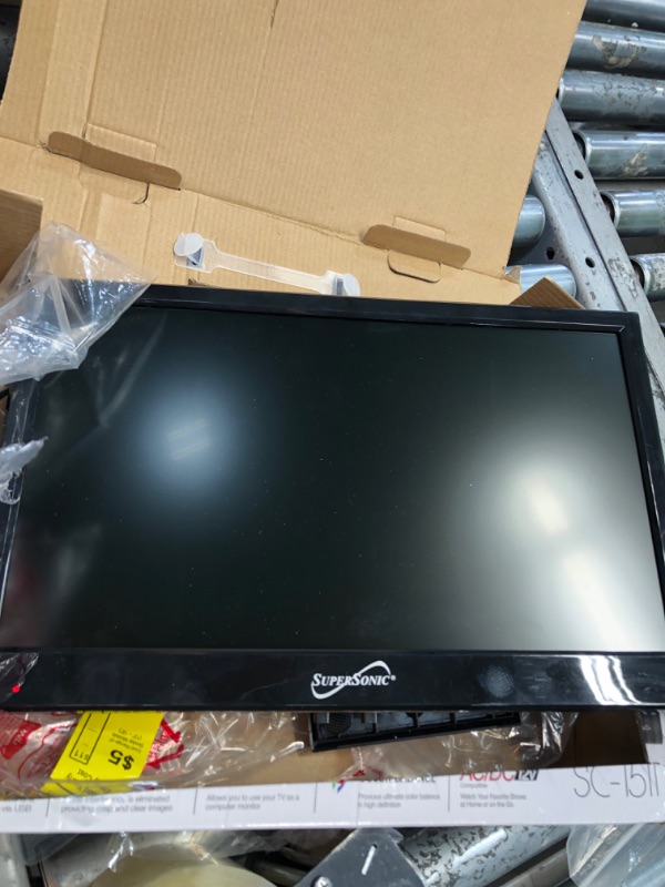 Photo 3 of Supersonic SC-1511 15.6-Inch 1080p LED Widescreen HDTV with HDMI Input (AC/DC Compatible) 15.6 in