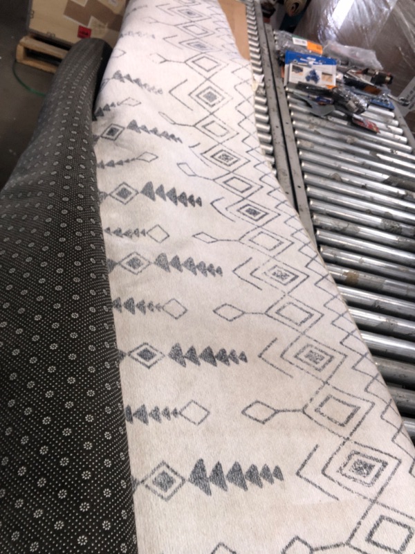 Photo 1 of 7'6'' x 9'6'' Rug 