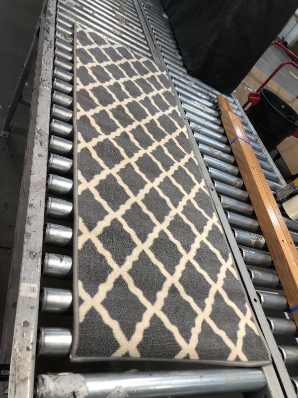 Photo 2 of 1 1/2 X 5 ft white and gray runner rug 