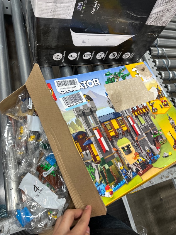 Photo 2 of **OPENED BAG**
LEGO Creator 3in1 Medieval Castle 31120 Ages 9+ (1,426 Pieces) Standard Packaging