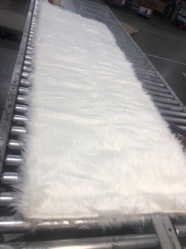 Photo 1 of 5' x 7'8" White Fake Fur Rug