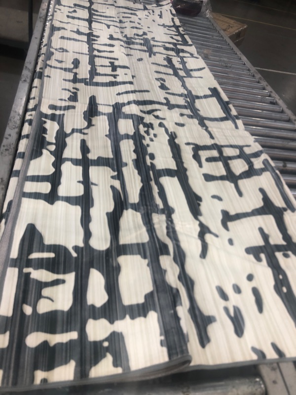 Photo 1 of 8' x 10' Rug