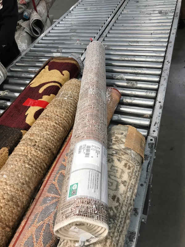 Photo 1 of 4' X 6' Rug  