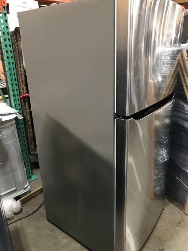 Photo 4 of LG 20.2-cu ft Top-Freezer Refrigerator (Stainless Steel) ENERGY STAR
