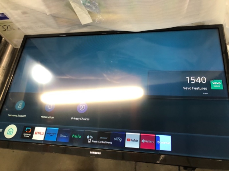 Photo 1 of Samsung 4500 UN32M4500BF 32-inch Smart LED TV - 1366 X 768 - Clear Motion Rate 60 - Screen Mirroring -
