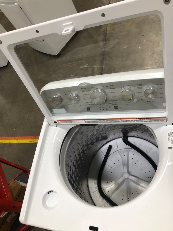 Photo 4 of Maytag 4.8-cu ft High Efficiency Impeller Top-Load Washer (White)
