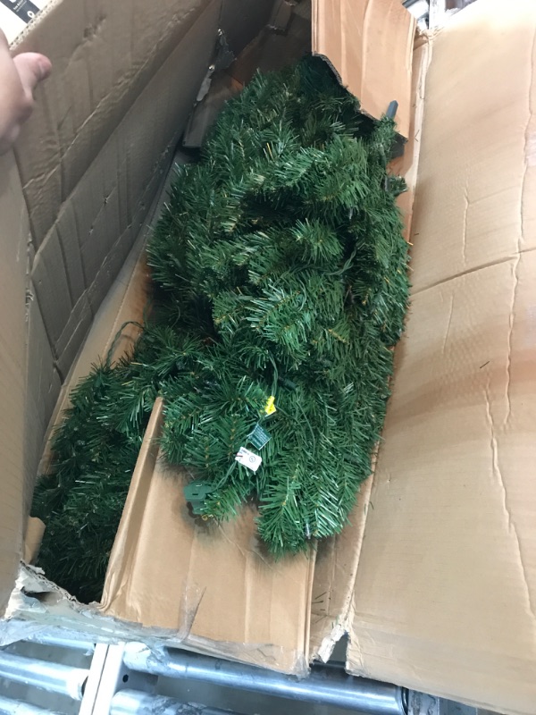 Photo 2 of 7 ft. North Valley Spruce Hinged Artificial Christmas Tree with 500 Clear Lights