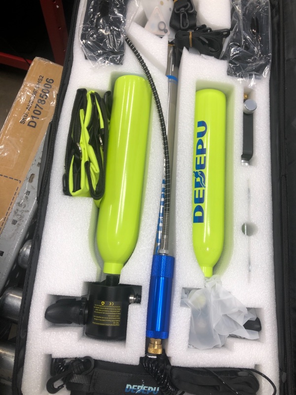 View 3 of DEDEPU Scuba Diving Tank,0.5L Constant Pressure Mini Scuba Tank, Dive Tanks with On-Off Valve, 5-10 Minutes Underwater Capability, Portable Mini Scuba Tanks, Scuba Diving Tanks with Pump S3000C Blue