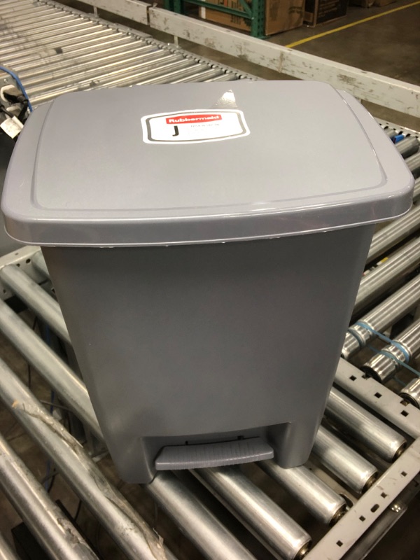 Photo 2 of [READ NOTES]
Rubbermaid Step-On Trash Can Wastebasket, Gray, 8.3 -gallon (FG284187CYLND)