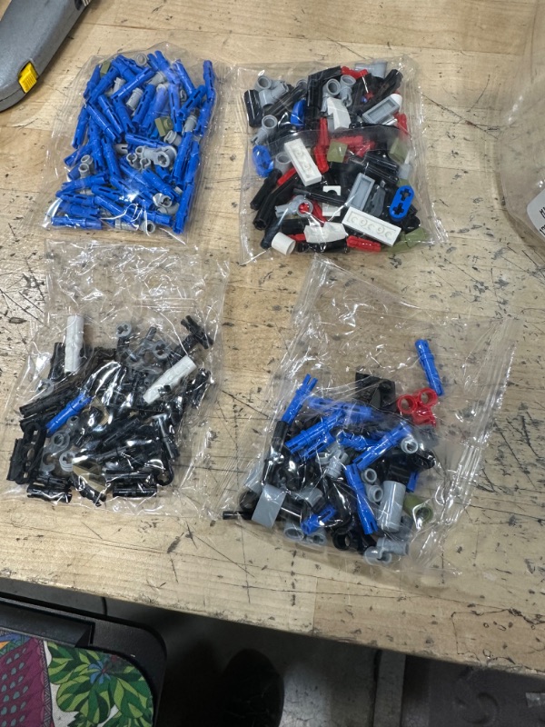 Photo 1 of *** Not the Lamborghini that should be in the box. ***
LEGO unknown vehicle, unknown if all pieces are here or not.*** Not the Lamborghini that should be in the box. ***