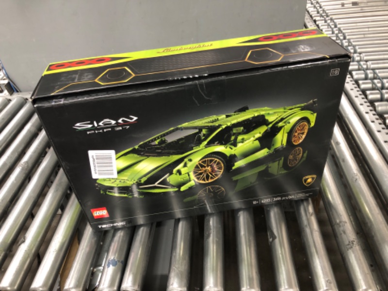 Photo 1 of *** Not the Lamborghini that should be in the box. ***
LEGO unknown vehicle, unknown if all pieces are here or not.*** Not the Lamborghini that should be in the box. ***