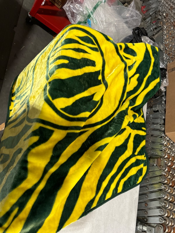 Photo 3 of ***DAMAGED***College Covers Oregon Ducks Raschel Throw Blanket, 60 in by 50 in