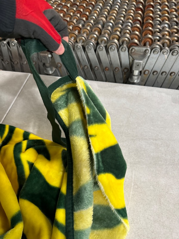 Photo 2 of ***DAMAGED***College Covers Oregon Ducks Raschel Throw Blanket, 60 in by 50 in