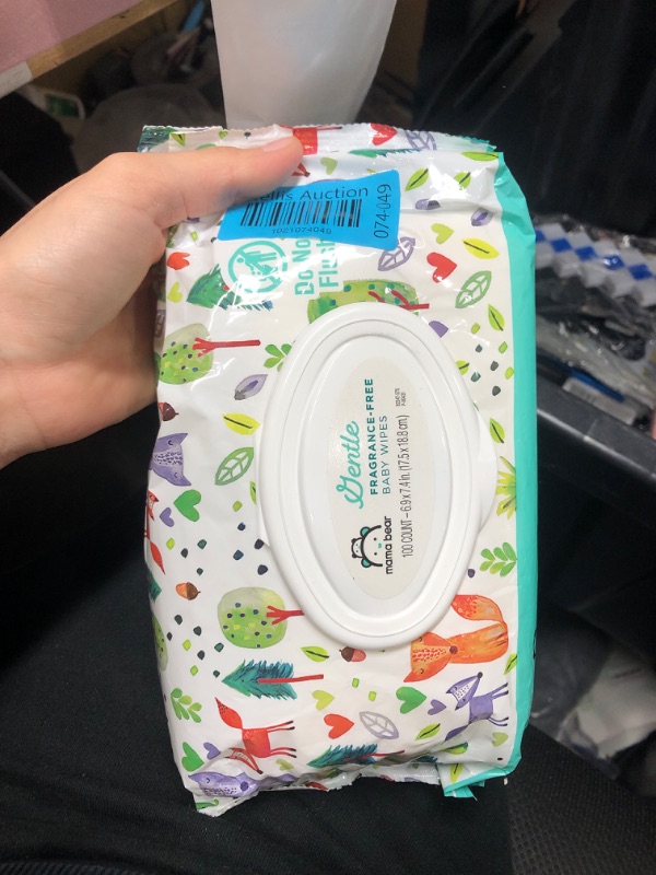 Photo 1 of Baby wipes