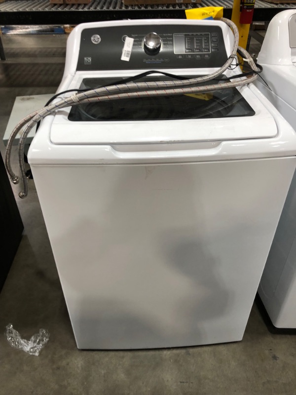 Photo 4 of GE 4.5-cu ft High Efficiency Agitator Top-Load Washer (White)
