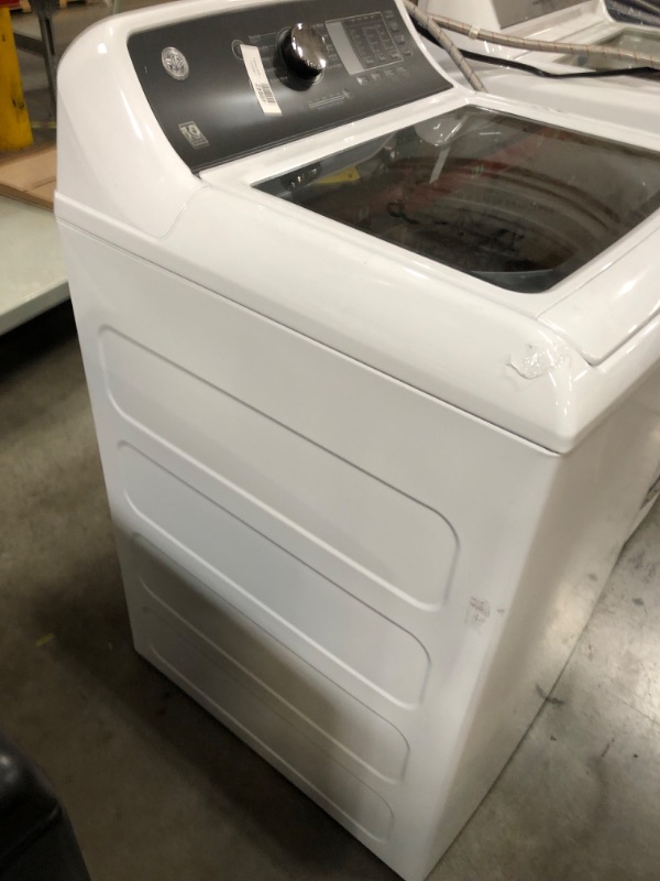 Photo 5 of GE 4.5-cu ft High Efficiency Agitator Top-Load Washer (White)
