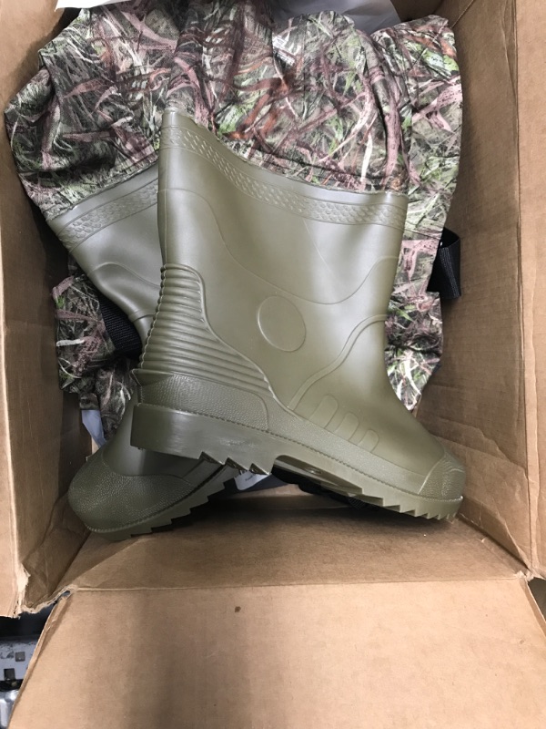 Photo 4 of Foxelli Chest Waders – Camo Hunting Fishing Waders for Men and Women with Boots, 2-ply Nylon/PVC Waterproof Bootfoot Waders 14 Camo