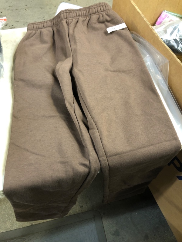 Photo 2 of Amazon Essentials Men's Fleece Sweatpant SIZE X-Small Medium Brown