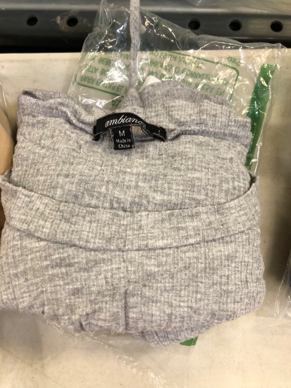 Photo 2 of Artfish Women's Sleeveless Shirt Ribbed Fitted Scoop Neck Basic Crop Tank Top Cropped 01#grey Medium