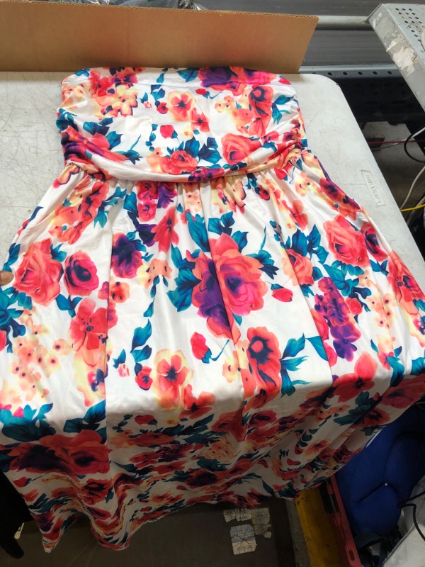 Photo 1 of 2XL - STRAPLESS FLORAL DRESS
