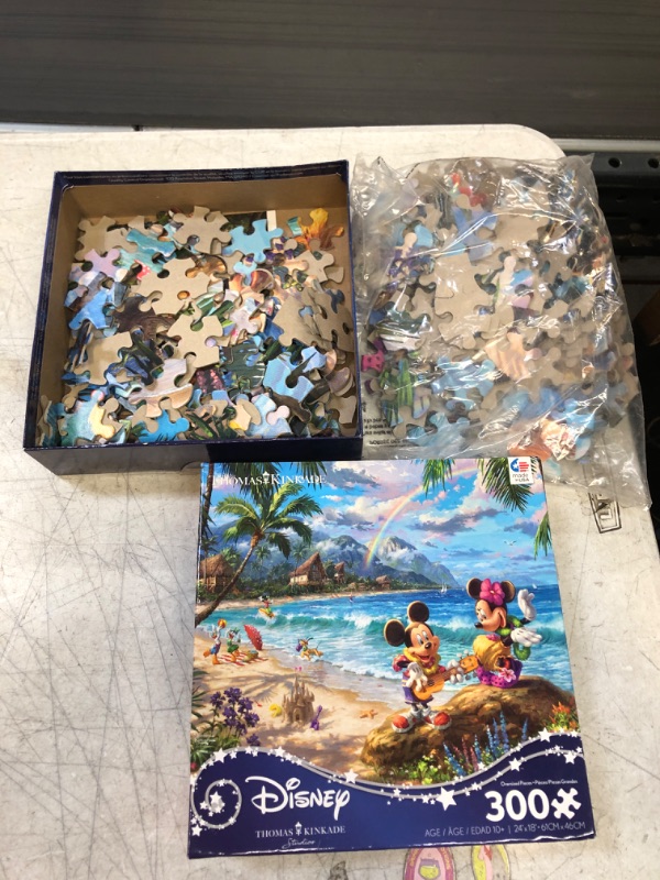 Photo 2 of Ceaco 300pc Mickey & Minnie in Hawaii
