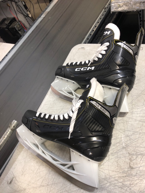 Photo 1 of MENS ICE SKATES
SIZE 10