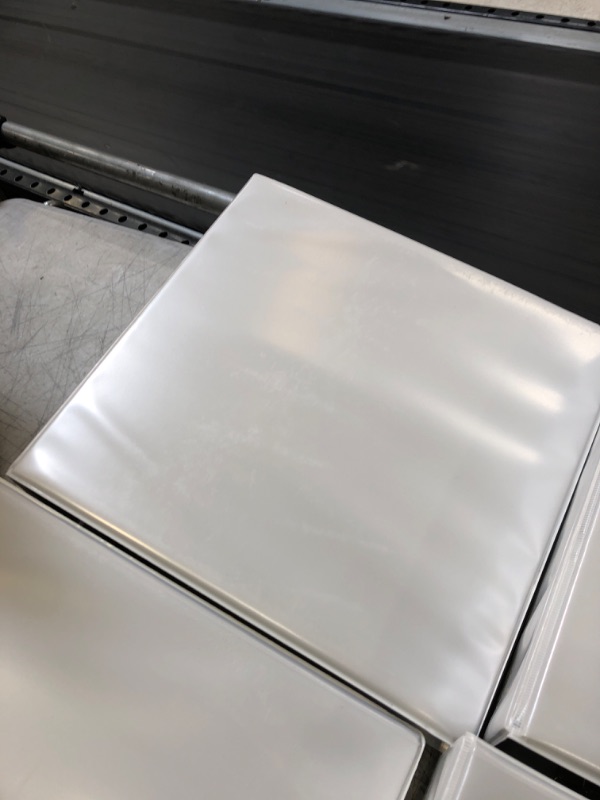 Photo 1 of 4 '' VIEW BINDER SLAND WHITE, 4 PCS 
SLIGHTLY USED