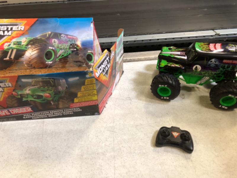 Photo 2 of Monster Jam, Official Grave Digger Remote Control Truck 1:15 Scale, 2.4GHz Grave Digger 1:15 Rc (Closed Box)