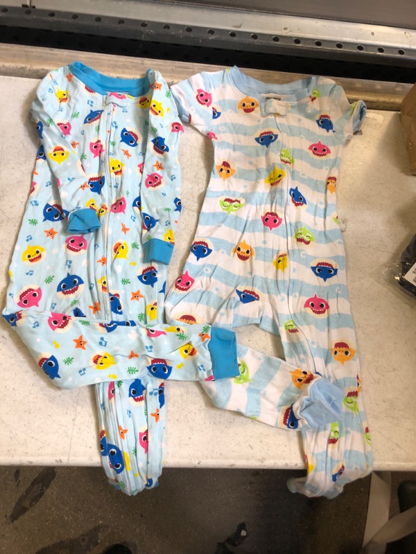 Photo 1 of 4T --- baby shark onesie set of 2