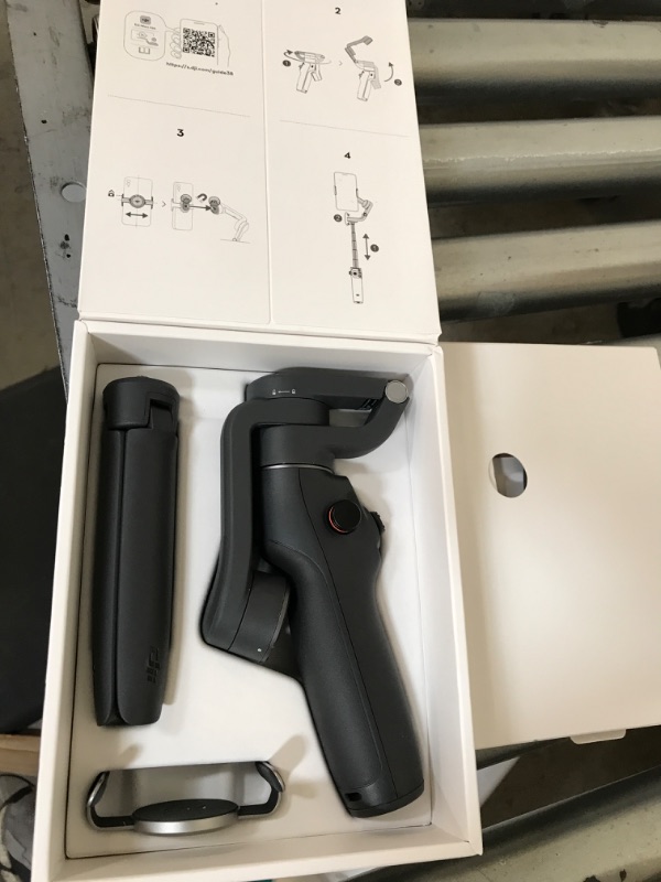 Photo 3 of DJI Osmo Mobile 6 Smartphone Gimbal