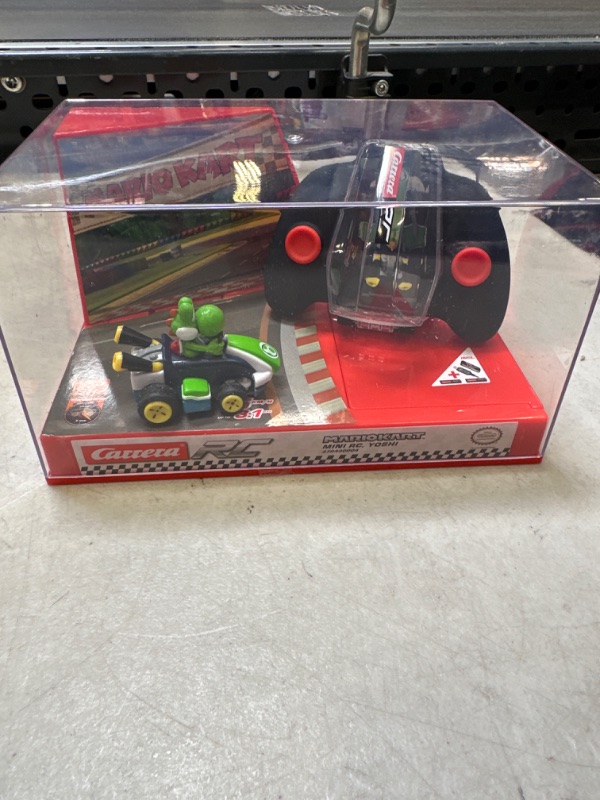 Photo 2 of Carrera RC 2,4 Ghz 370430004 Mario Kart Mini RC Yoshi (370430004)