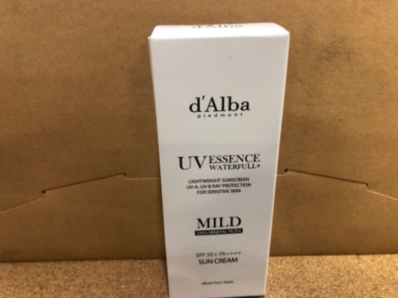 Photo 1 of D’ALBA Waterfull Mild Sunscreen SPF50+ PA++++
