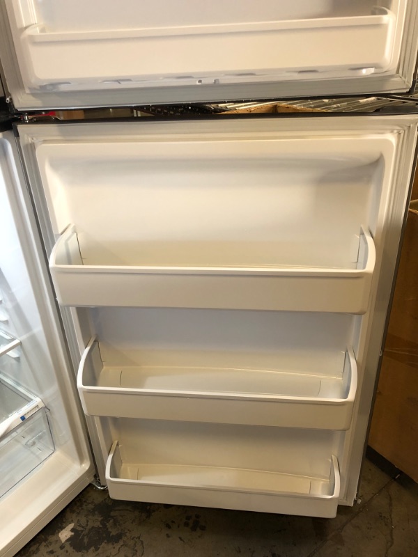 Photo 10 of Frigidaire Garage-Ready 18.3-cu ft Top-Freezer Refrigerator (Fingerprint Resistant Stainless Steel)